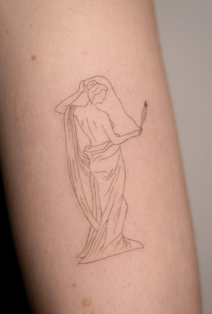 Close up to an arm with a Ariadne in minimal drawing style